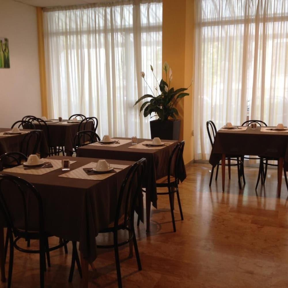 Hotel Capitol Pesaro Ngoại thất bức ảnh