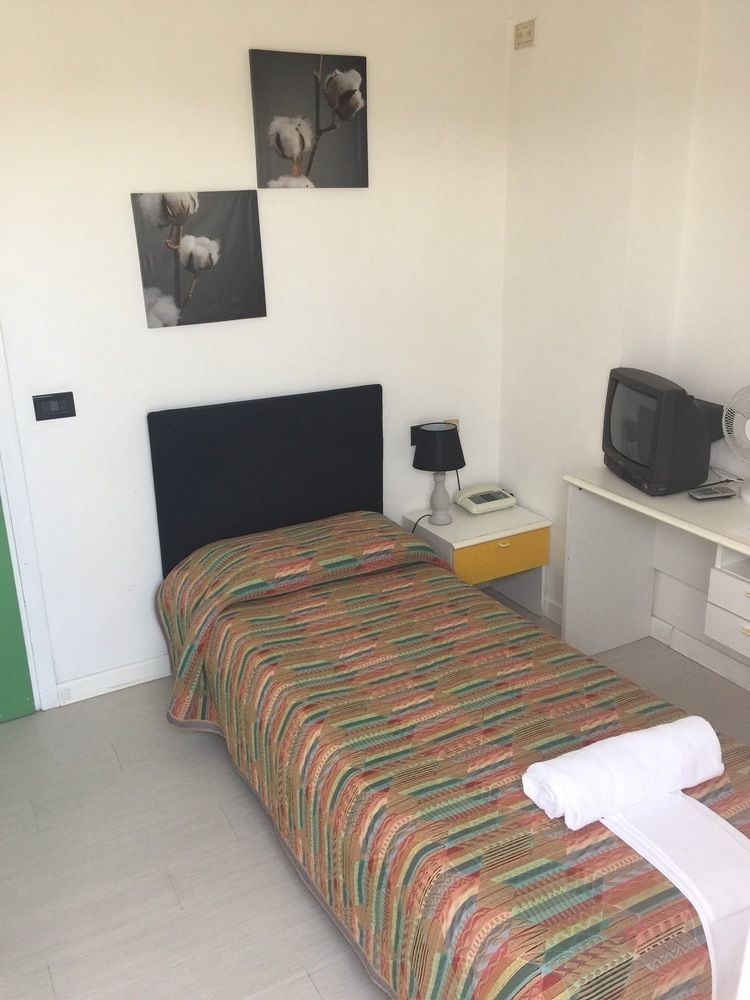 Hotel Capitol Pesaro Ngoại thất bức ảnh